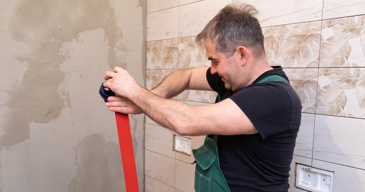 Remont małej łazienki w bloku może nas sporo kosztować. /123RF/Picsel, 123RF/Picsel /Pixel