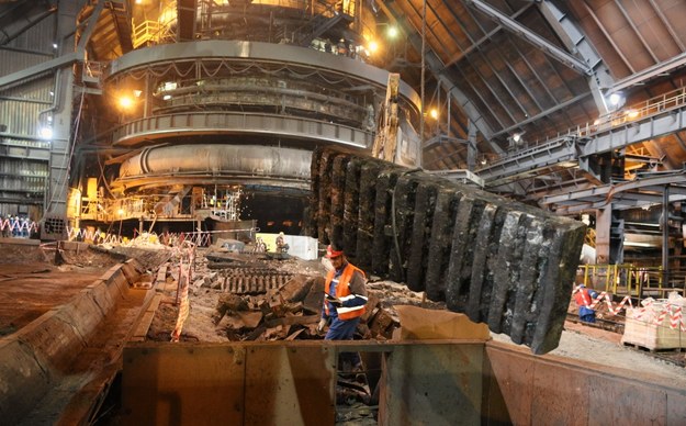 Remont wielkiego pieca w hucie ArcelorMittal Poland w Krakowie na zdjęci z 2016 roku /Stanisław Rozpędzik /PAP