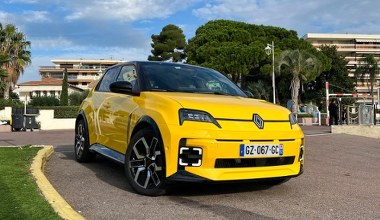 Renault 5 po zmianach na 2026 rok. Więcej wyposażenia i opcji personalizacji