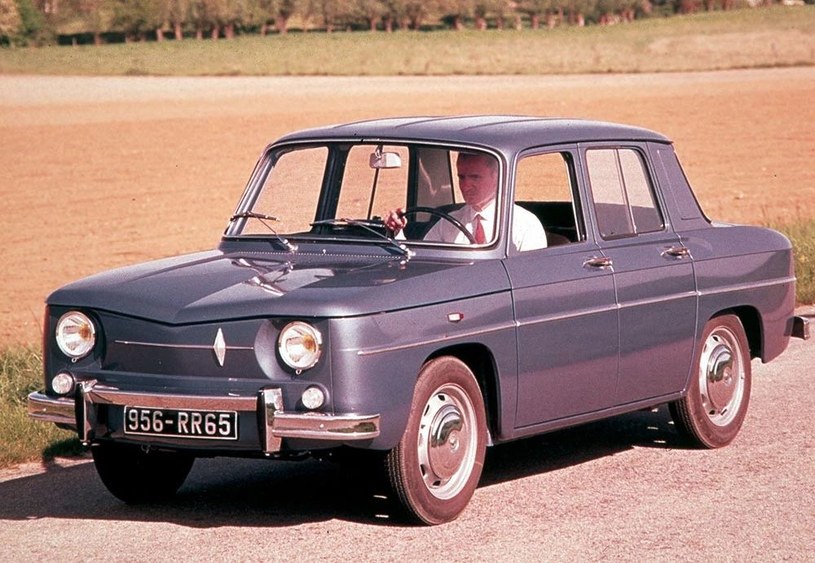 Renault 8 - w oparciu o to auto powstała pierwsza Dacia -  model 1100 /Informacja prasowa