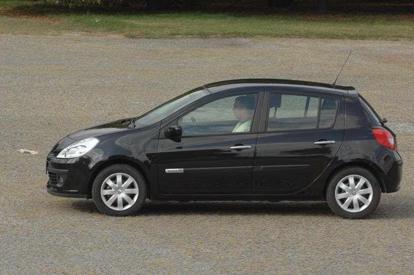 Używane Peugeot 207, Renault Clio III Motoryzacja w