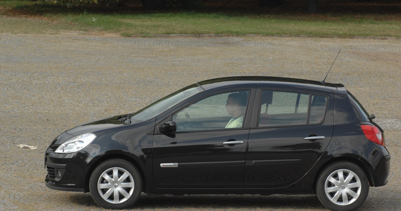 Renault Clio III jest wyraźnie większy od poprzednika. Gwarantuje wysoki komfort jazdy. Ma także dobrze wyciszone wnętrze. Jeśli ktoś dużo jeździ w trasach, polecamy wersje 1.4 16V lub 1.6 16V. /Motor