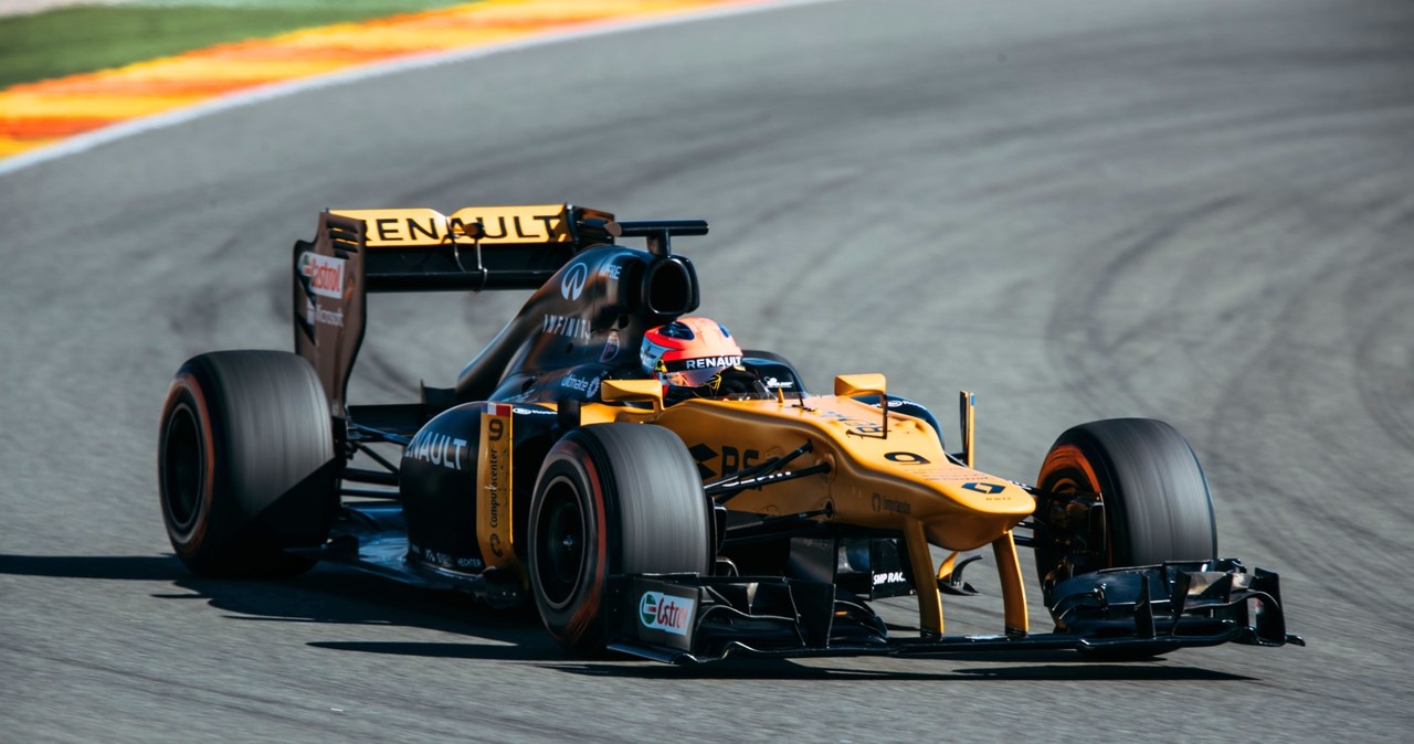 Renault E20, za kierownicą Kubica /Informacja prasowa