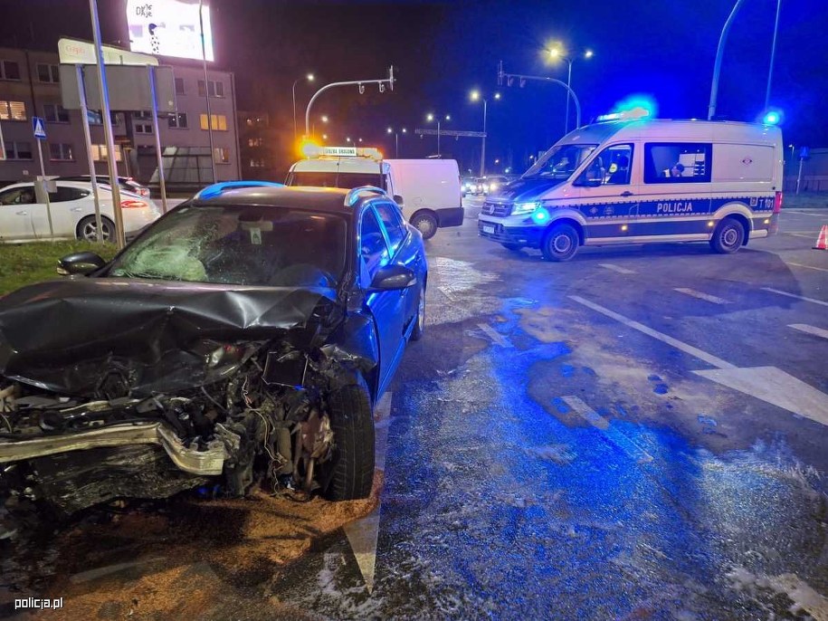 Renault prowadzone przez pijanego kierowcę, fot. policja /