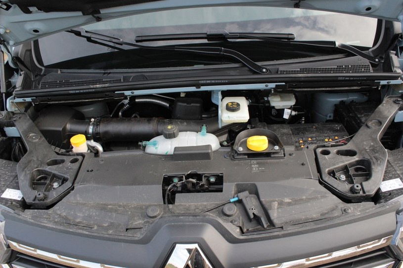 Renault Trafic are sub capotă un motor diesel de 2 litri cu compresor cu geometrie variabilă.  Puteți alege de la 110 la 170 KM / Pawe Rygas / INTERIA.PL