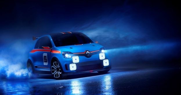 Renault Twin'Run porusza się na kołach z 18-calowymi obręczami. Z przodu zamontowano 6-tłoczkowe zaciski i tarcze o średnicy 356 mm, a z tyłu - zaciski 4-tłoczkowe i 328-milimetrowe tarcze. /Renault