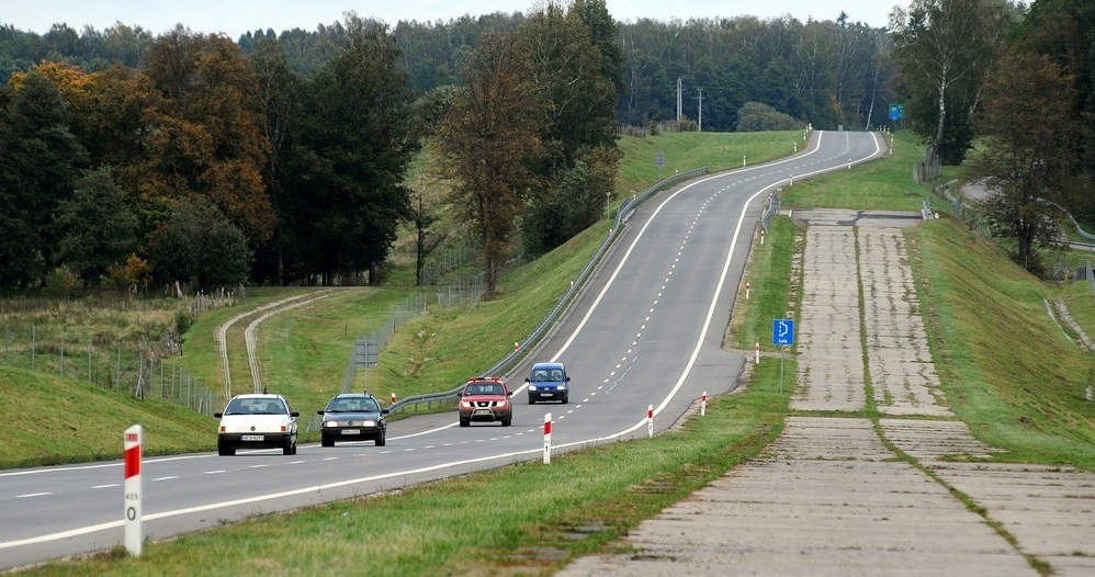 Renesans nawierzchni betonowej. Na zdjęciu droga S2 w okolicy Elbląga i droga RAB3 czyli przedwojenna niemiecka autostrada /Wojciech Stróżyk /Reporter