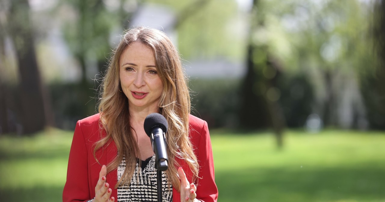 Renta wdowia to hit. Agnieszka Dziemianowicz-Bąk podała liczbę wniosków. /Tomasz Jastrzebowski/ /Reporter