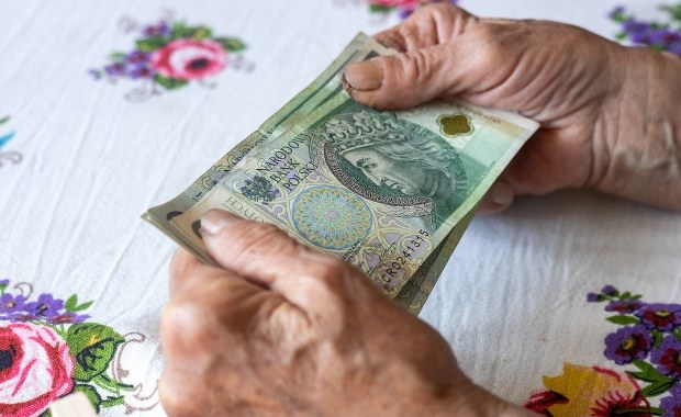 Renty i emerytury przed świętami. Terminy płatności