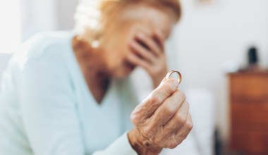 Renty wdowie mają być wprowadzane stopniowo. Kto powinien zyskać najwcześniej?