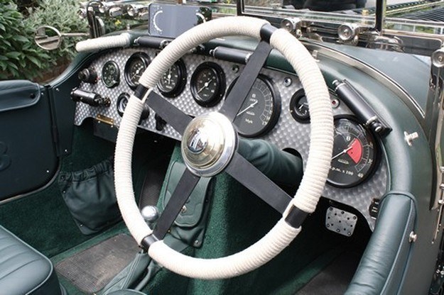 Replika Bentleya z silnikiem Spitfire'a /Informacja prasowa