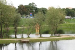 Replika misia stanęła na warszawskim Bemowie