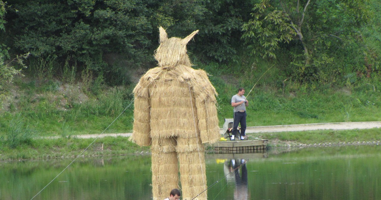 Replika misia stanęła na warszawskim Bemowie