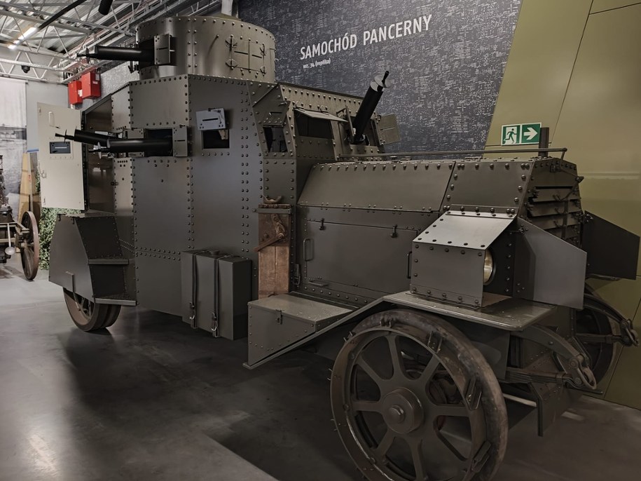 Replika samochodu pancernego Ehrhardt /Muzeum Broni Pancernej Poznań /