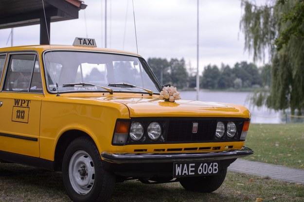 Replika taksówki z serialu "Zmiennicy" skonstruowana przez poznaniaka Szymona Rakowskiego (zdjęcie archiwalne) /	Jakub Kaczmarczyk   /PAP