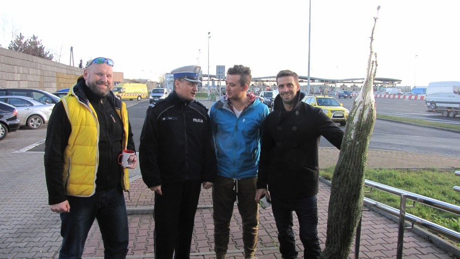 Reporter RMF FM i Staszek Karpiel-Bułecka dotarli do komisariatu autostradowego policji /Józef Polewka /RMF FM