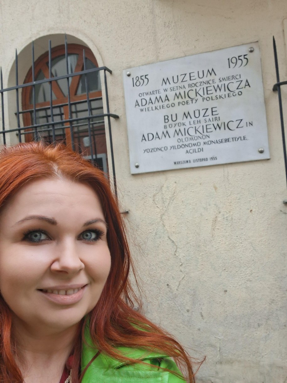 Reporterka RMF FM Marlena Chudzio przed budynkiem muzeum /Marlena Chudzio /RMF FM