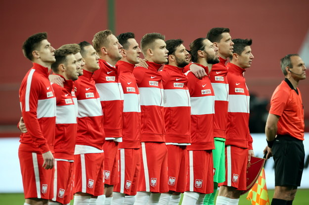 The Polish national team listens to the national anthem before Group I with Andorra at the World Cup qualifiers at the Legia Warsaw Municipal Stadium.  Marsaka J.  Pyutsutskiko / Lessek Simaski / PAP