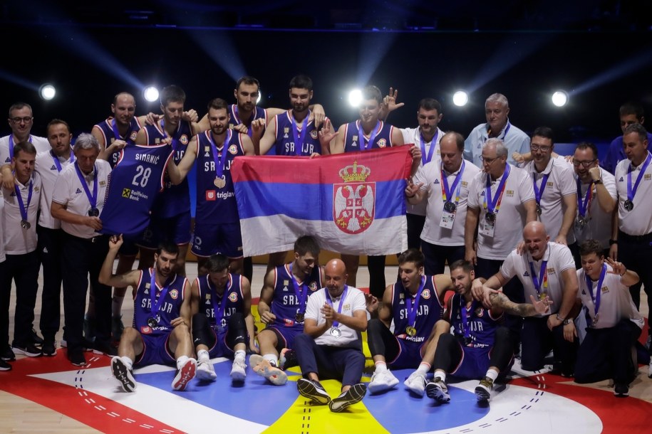 Reprezentacja Serbii po finałowym spotkaniu /FRANCIS R. MALASIG /PAP/EPA