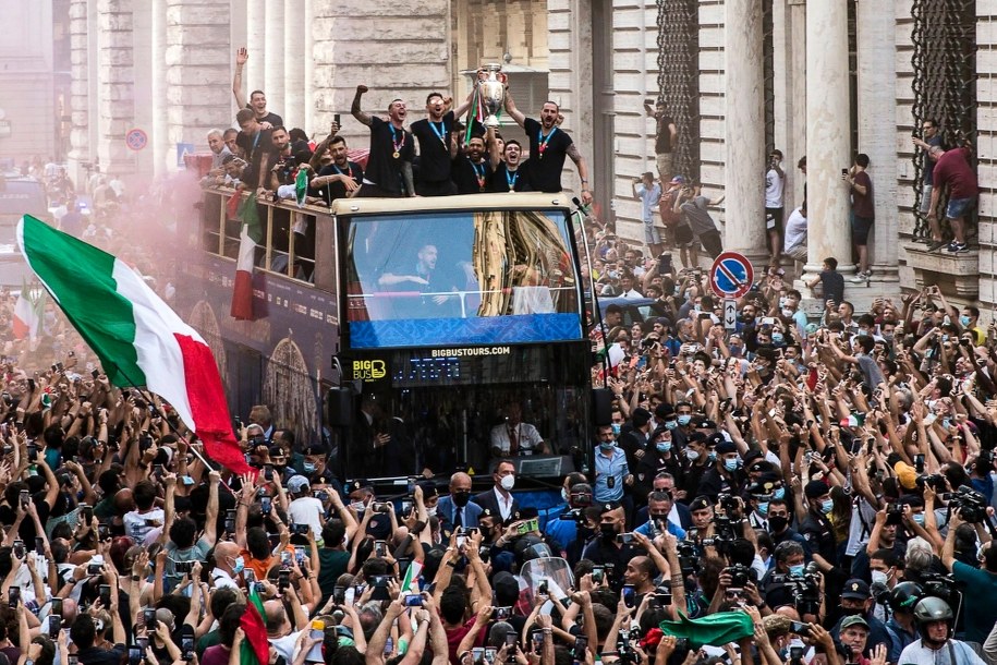 Reprezentacja Włoch hucznie witana w Rzymie /ANGELO CARCONI /PAP/EPA