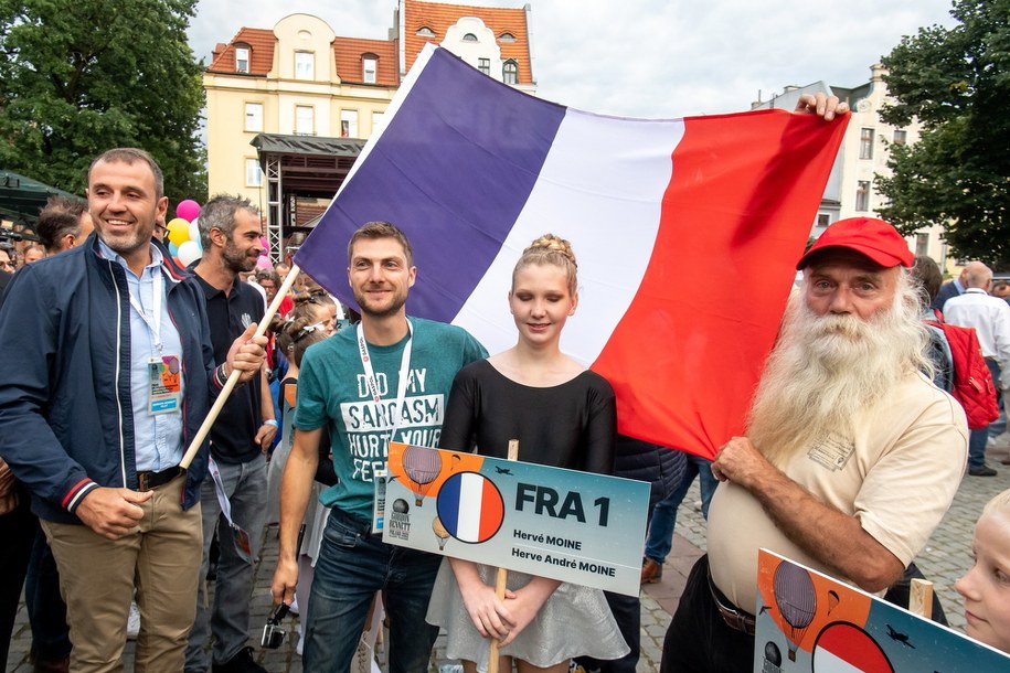 Reprezentanci Francji podczas ceremonii otwarcia i prezentacji ekip biorących udział w zawodach o Puchar Gordona Bennetta /Tytys Żmijewski /PAP