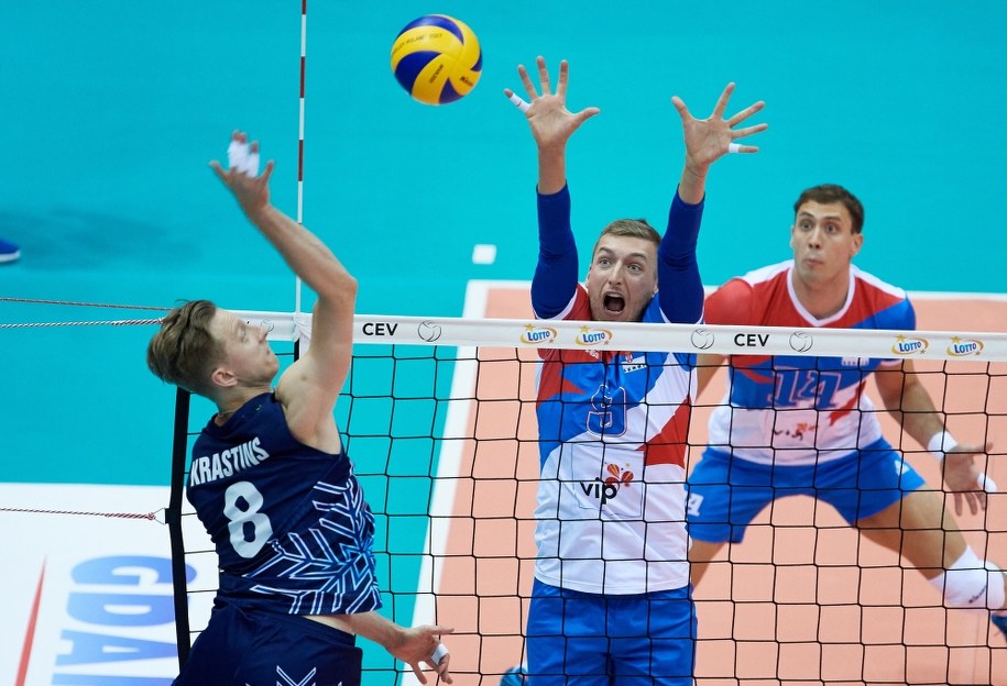 Reprezentanci Serbii Nikola Jovovic i Aleksandar Atanasijevic oraz Elviss Krastins z Finlandii /Adam Warżawa /PAP