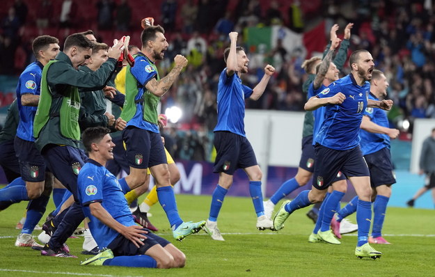 Reprezentanci Włoch cieszą się, po awansie do finału mistrzostw Euro 2020 /Frank Augstein/POOL /PAP/EPA
