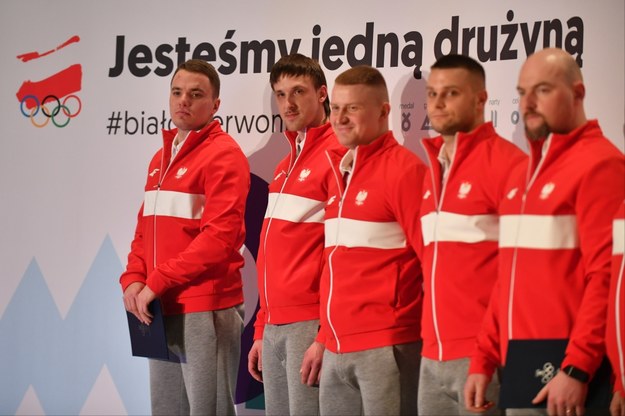 Reprezentancja Polski w bobslejach - od lewej: Mateusz Luty, Krzysztof Tylkowski, Łukasz Miedzik, Grzegorz Kossakowski i Janis Minins /Bartłomiej  Zborowski /PAP