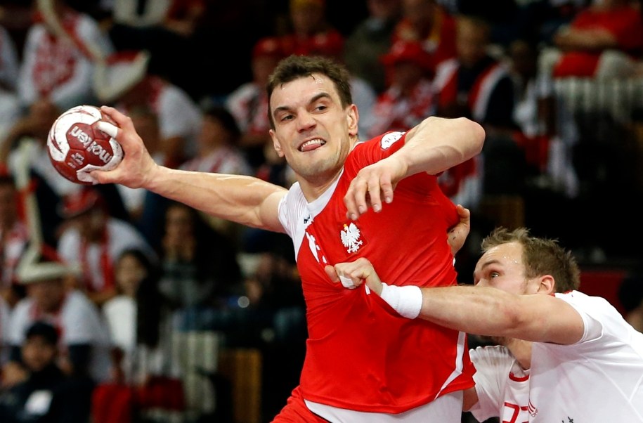 Reprezentant Polski Michał Jurecki w meczu MŚ w Katarze przeciwko Danii, 24 stycznia 2015 /GUILLAUME HORCAJUELO  /PAP/EPA