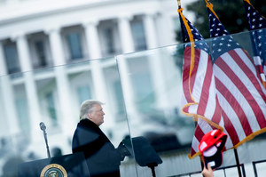 ​Republikański kongresmen i lider demokratów w Senacie wzywają do zastosowania 25. poprawki wobec Donalda Trumpa