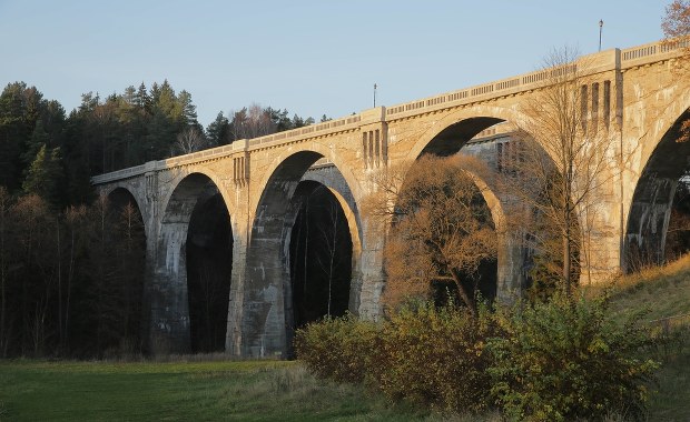 Resort edukacji poprawił program „Poznaj Polskę”, ale błędów wciąż sporo 