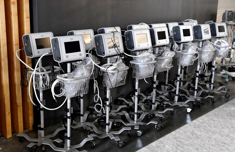 Respiratory w szpitalu tymczasowym w Kielcach / 	Piotr Polak    /PAP