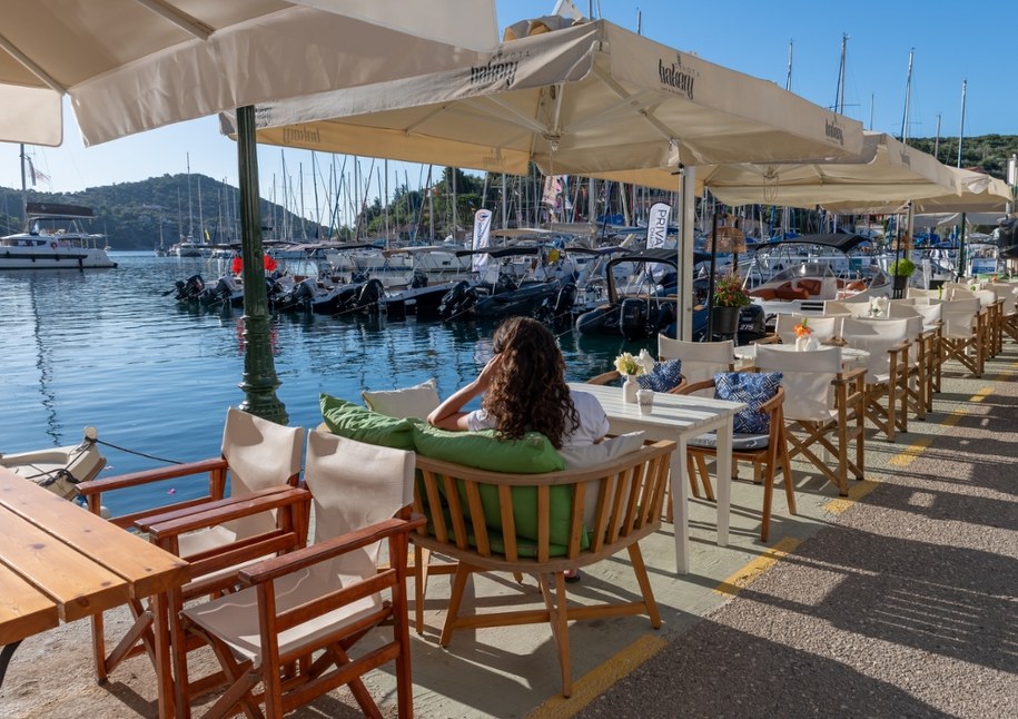 Szokująca opłata w restauracji. 12 euro za... powieszenie torebki