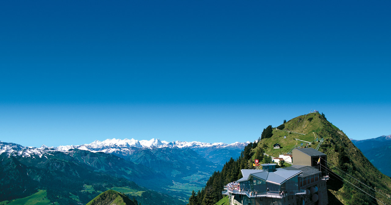 Restauracja Rondorama w stacji górskiej Stanserhorn /Switzerland Tourism