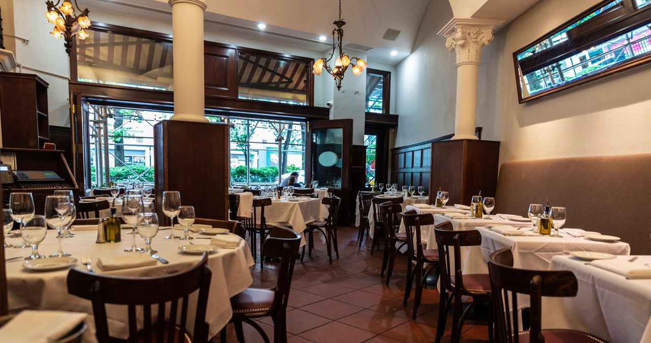 Restauracja ze Szklarskiej Poręby wprowadziła dodatkową opłatę. Zdjęcie ilustracyjne /123RF/PICSEL