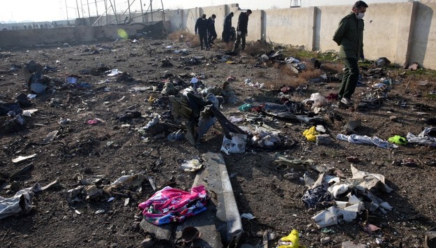 Resztki zniszczonego samolotu /Abedin Taherkenareh   /PAP/EPA