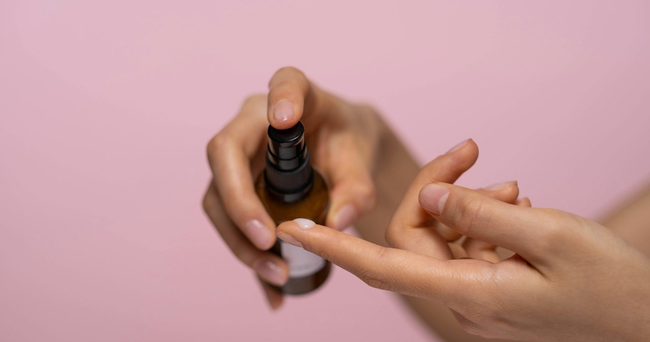 Retinol nadal można stosować wiosną, jednak przy zachowaniu pewnych zasad /Ron Lach /pexels.com