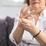 Reumatyzm da się pokonać. Leczenie i domowe sposoby 