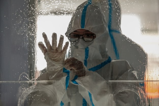 Reuters: liczba potwierdzonych zakażeń koronawirusem na świecie przekroczyła 17 mln /MARK R. CRISTINO /PAP/EPA