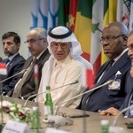 Reuters: OPEC+ planuje zmniejszenie produkcji ropy, zmierza do konfliktu z USA