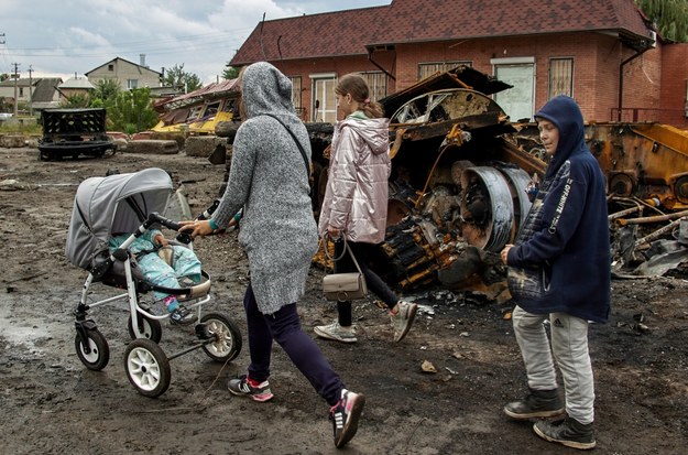 Reuters: Pod Iziumem odkryto kolejny masowy grób /SERGEY KOZLOV /PAP/EPA