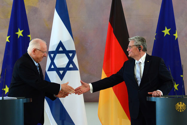 Reuven Rivlin i Joachim Gauck w pałacu Bellevue w Berlinie fot. John Macdougall /AFP