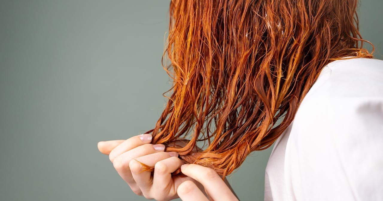 Reverse Hair Washing, czyli odwrócone mycie włosów /Beyzanur K. /Pexels.com