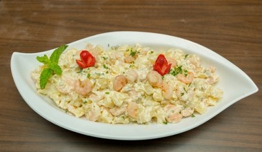 Rewelacyjna przekąska na imprezowy stół. Sałatka Tysiąca Wysp  