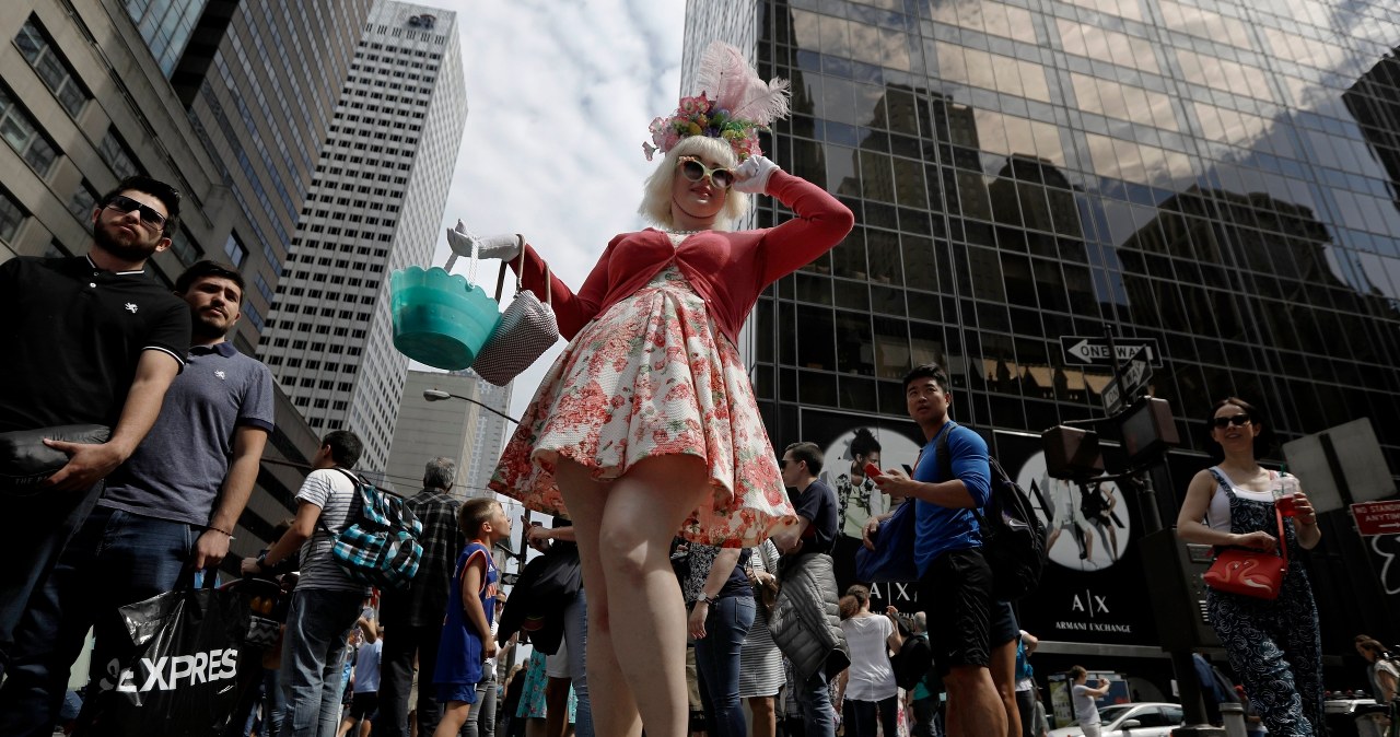 Rewia kapeluszy na nowojorskiej Paradzie Wielkanocnej