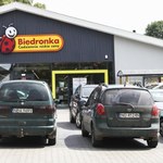 Rewolucja na parkingach Biedronki. Kierowcy zapłacą nawet 3,5 tys. zł