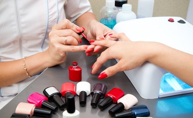 Rewolucja w salonach kosmetycznych. Co oznacza dla klientów i branży?