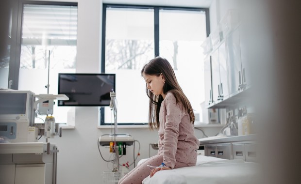 Rewolucja w szpitalach? Wytyczne dotyczące przebywania z dziećmi na OIOM-ach gotowe