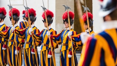 Rewolucyjna zmiana w Gwardii Szwajcarskiej. A właściwie w garderobie
