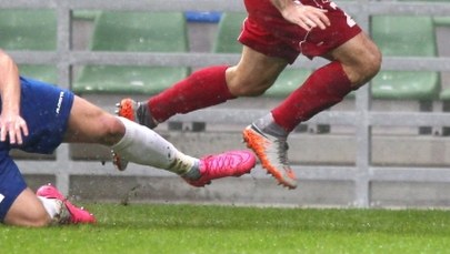 Rewolucyjny wynalazek Polaków. Specjalne ochraniacze uchronią piłkarzy przed bólem po faulach?